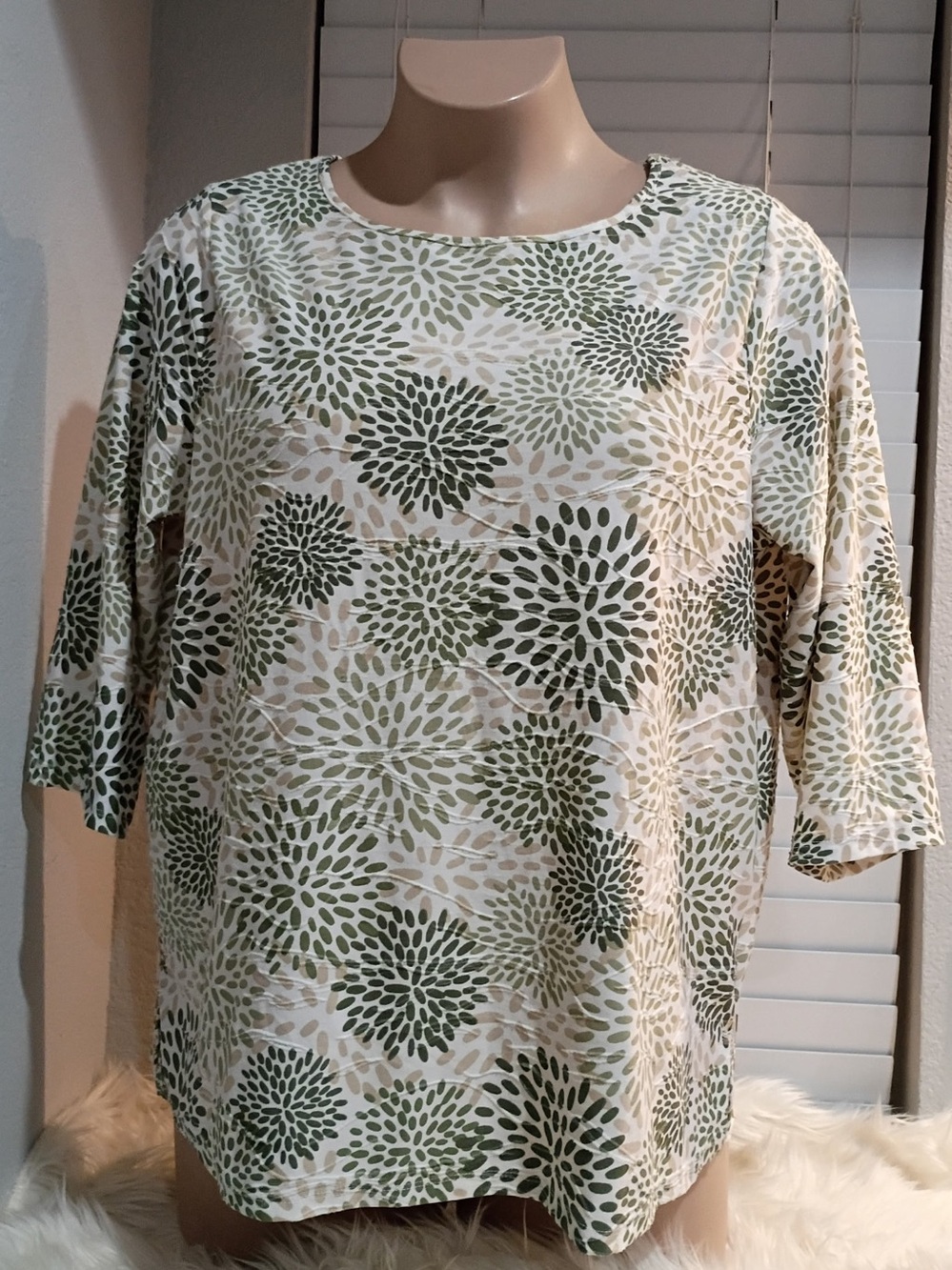 Emily Daniels Women’s 2X Top